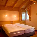 Adrian ベッド・アンド・ブレックファスト