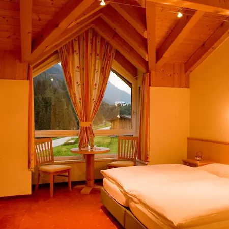 Adrian Oda ve Kahvaltı Sankt Anton am Arlberg