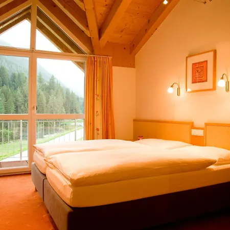 Oda ve Kahvaltı Adrian